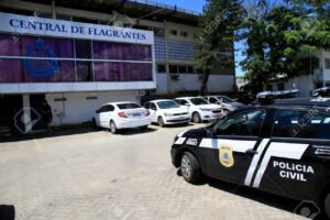 delegacia da policia civil com fachada oficial