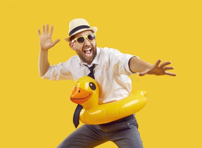 empregado feliz planejando ferias na praia