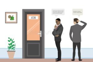 funcionario olhando para duas portas diferentes