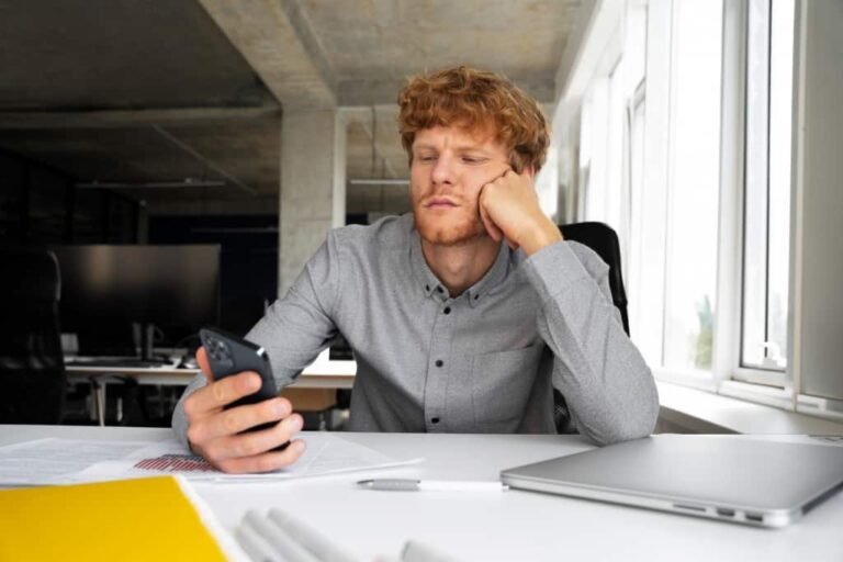 pessoa relutante em aceitar trabalho extra