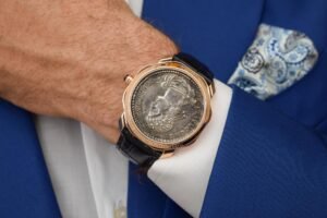 relogio com moedas brasileiras ao redor