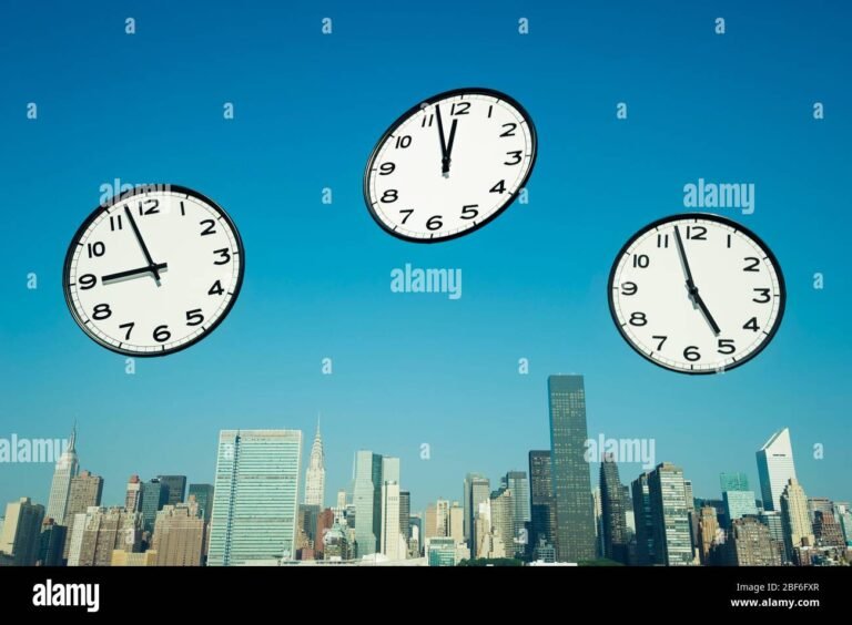 relogio marcando fim de expediente laboral