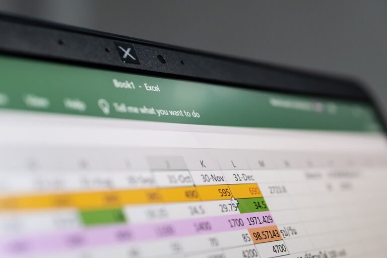tela de computador com planilha excel colorida