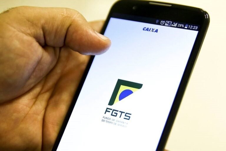 tela de smartphone com aplicativo fgts aberto