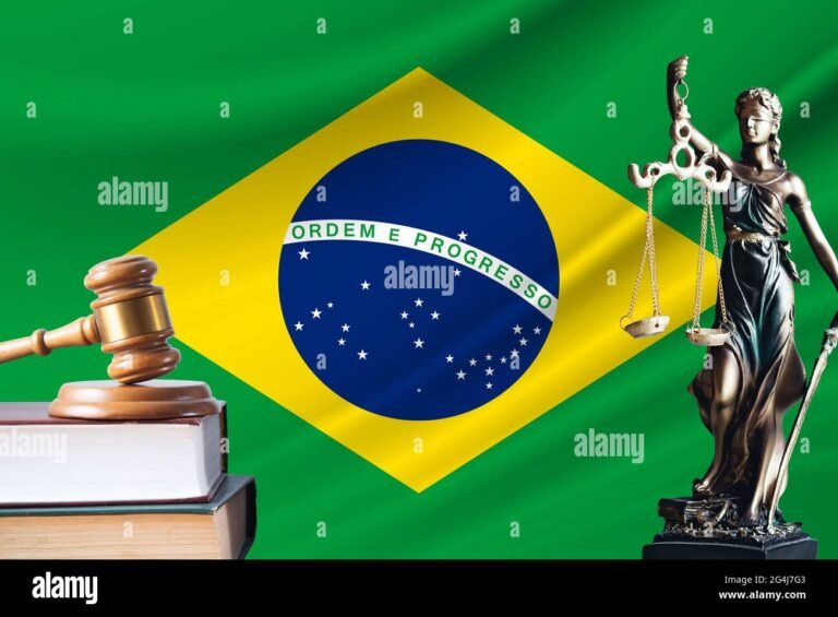 tribunal supremo com martelo e bandeira brasil