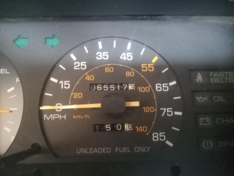 Como Resolver Vistoria Reprovada por Quilometragem no Veículo 4 veiculo parado com odometro em destaque